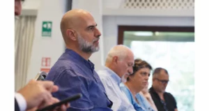 Pietro Mereu durante un incontro con il pubblico