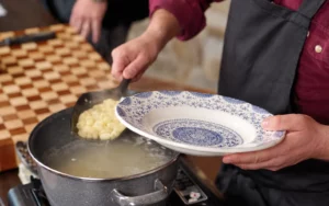 Preparazione e servizio di un piatto della tradizione sarda