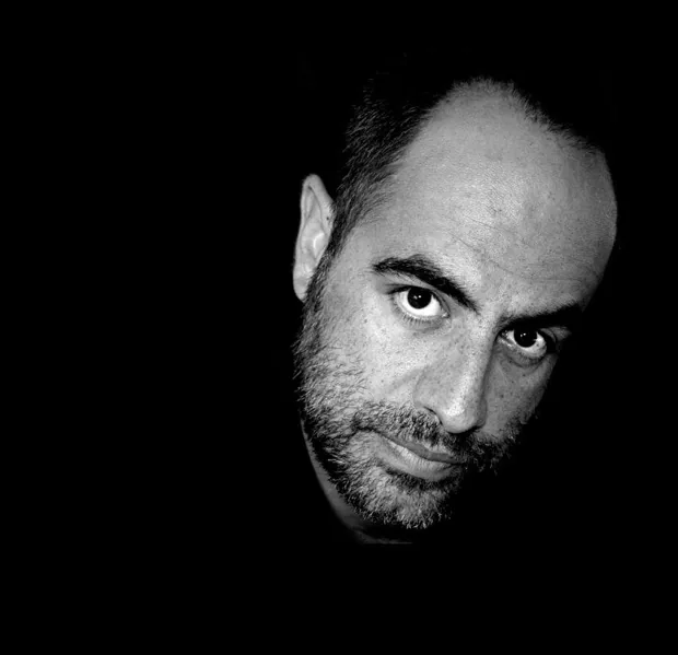 Ritratto in studio del regista Pietro Mereu